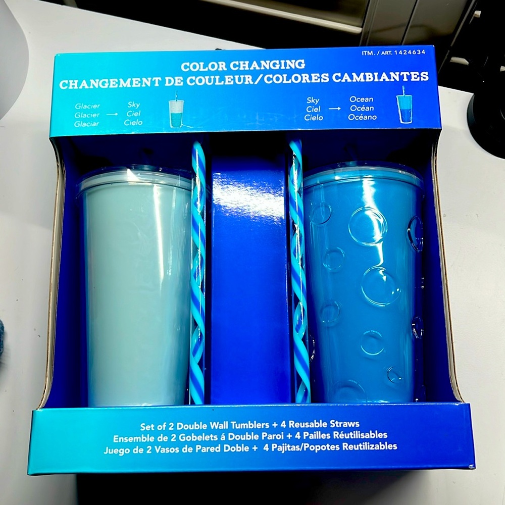 Color changing set of 2 Double wall Tumblers with 4 reusable straw.